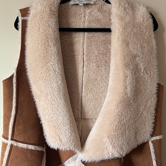 Cupcakes & Cashmere Tan and Cream Shearling Vest with Pockets!! - Picture 3 of 7